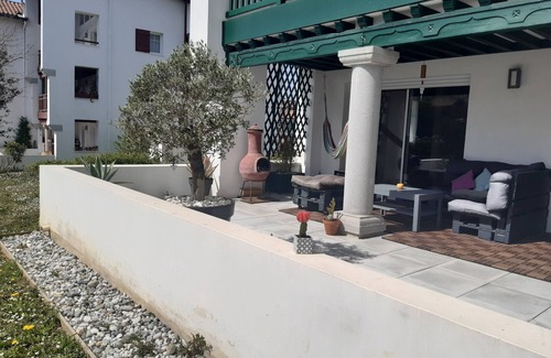 Behobie Apartment | Spacious 3-Room Apartment with Ocean Views near Saint Jean