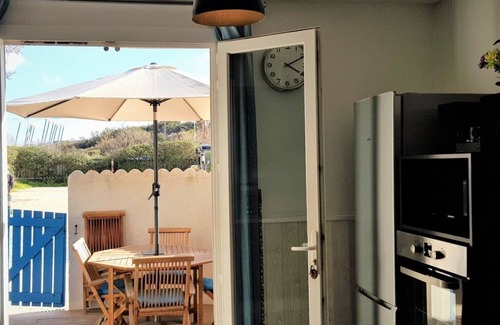Giens Apartment | Pet-Friendly 2-Bedroom Apartment with Ocean View in Hyères