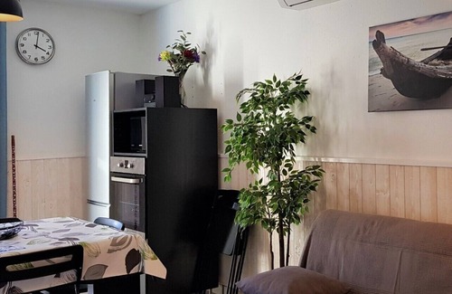 Giens Apartment | Pet-Friendly 2-Bedroom Apartment with Ocean View in Hyères