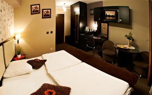 Nowe Miasto Hotel | Comfortable Stay at Apart A2: Pet Friendly in Poznań