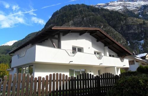 Huben Apartment | Oceanfront Retreat at Apart Alessandro | Rated 9/10 by Guests