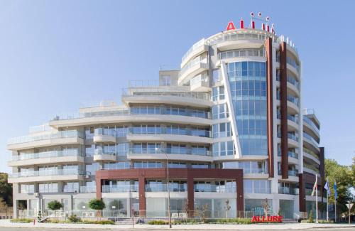 Kiten Apartment | Experience Allure Dobi: Oceanfront Retreat with Pool