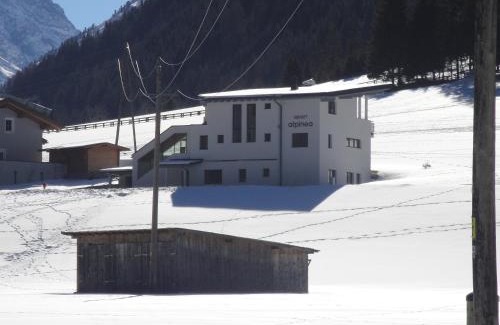 Sankt Leonhard im Pitztal Apartment | Oceanfront Retreat at Apart Alpinea with Hot Tub & Views