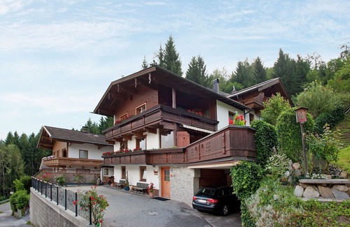 Gerlosbergeben Apartment | Cozy Apartment Steps from Zillertal Ski Area with Breakfast