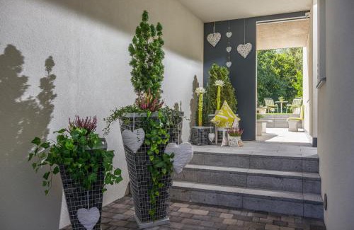 Maurach Apartment | Pet-Friendly Apart Blassnig with Oceanfront Views