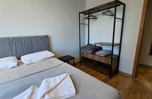 Fenavinho Apartment | Modern Apartment in Prime Location with Spa and Hot Tub