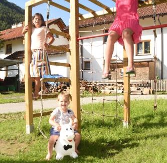 Ried im Oberinntal Apartment | Top-Rated Stay at Apart Cäcilia with Family-Friendly Amenities