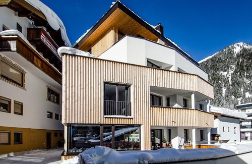 Ischgl Apartment | Discover Apart Chamins: Family-Friendly with Pool Access