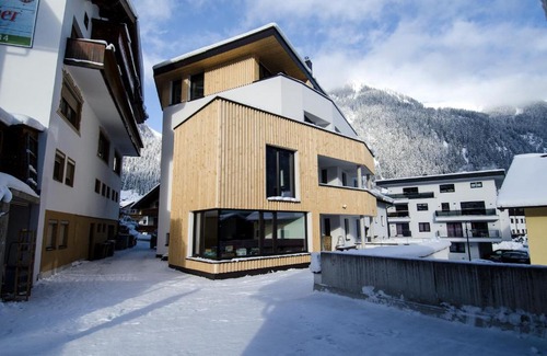 Ischgl Apartment | Discover Apart Chamins: Family-Friendly with Pool Access