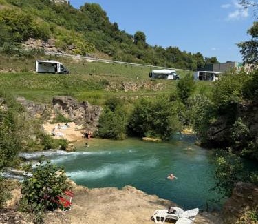 Jajce Apartment | Explore Apart Cobras Jajce: Pet-Friendly Oceanfront Retreat