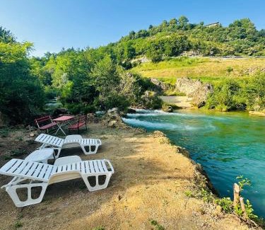 Jajce Apartment | Explore Apart Cobras Jajce: Pet-Friendly Oceanfront Retreat