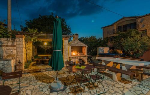 Kruncici House | Pet-Friendly Apart Complex Villa Anja with Pool Access