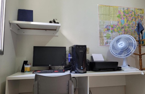 Santa Monica Apartment | Spacious 3-Bedroom Apartment in Santa Monica - Pet Friendly