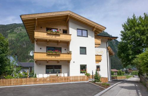 Mayrhofen Apartment | Discover Apart Dengg: Pet-Friendly Retreat with Top Reviews