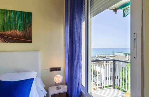 Sant Andreu de Llavaneres Apartment | Oceanfront Apartment LLavaneras II with Pool & Spa