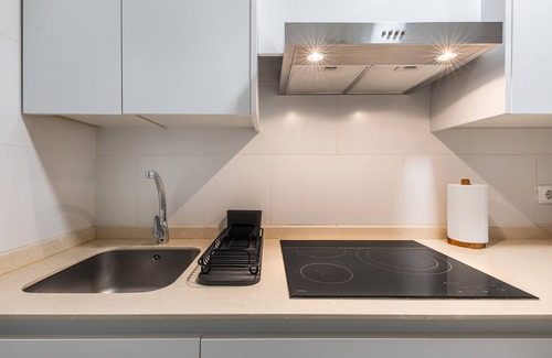 Figares Apartment | Apartment 'Granada Garaje Gratis' with Wi-Fi and Air Conditioning