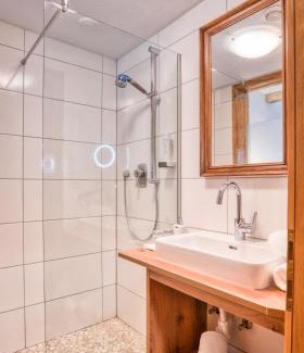 See Apartment | Cozy Apart Fortuna: Oceanfront Retreat with Spa & Pool