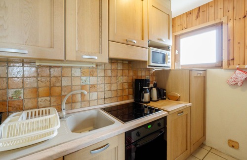 La Toussuire Apartment | Mountain View Apartment 'La Centaurée' with Shared Garden