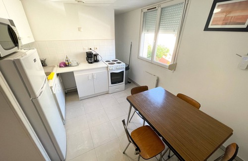 Saint-Martin-en-Campagne Apartment | Family-Friendly Apartment with Ensuite & Courtyard View