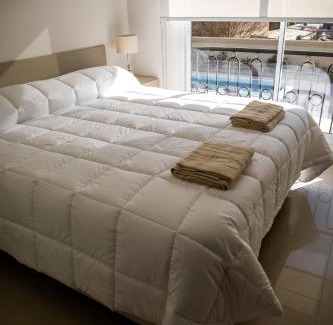 Rio Cuarto Apartment | Premier Stay at Apart France with Pool and Hot Tub
