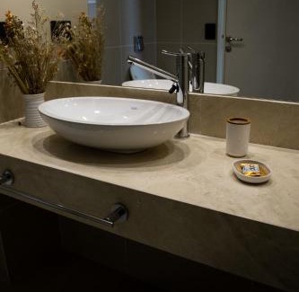Rio Cuarto Apartment | Premier Stay at Apart France with Pool and Hot Tub
