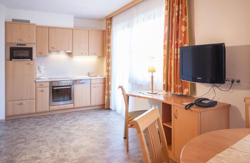Stumm Apartment | Highly Rated Apart Franz Josef: Child Friendly Retreat