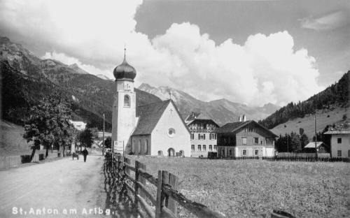 Sankt Anton am Arlberg Apartment | Relaxing Getaway at Apart Gabriele - Pet Friendly & Spa