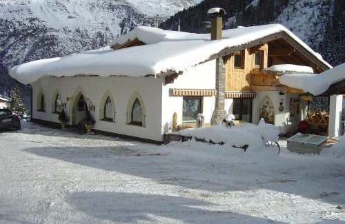 Soelden Apartment | Family-Friendly Stay at Apart Gentiana with Kitchen Access
