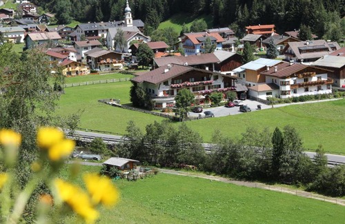 Feichten Hotel | Stay at Apart Gletscherblick: Family-Friendly Getaway