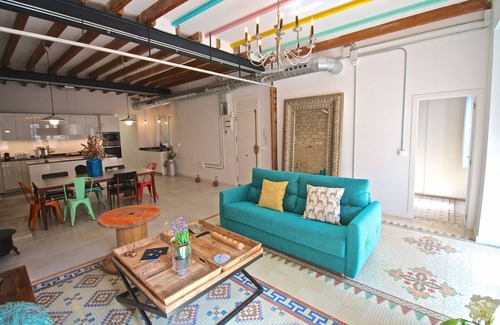 Alicante City Centre Apartment | Bright Apartment in Central Alicante with Spa and Kitchen