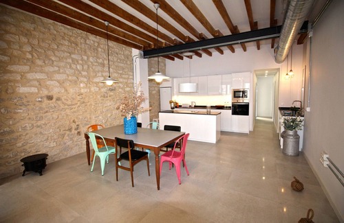 Alicante City Centre Apartment | Bright Apartment in Central Alicante with Spa and Kitchen