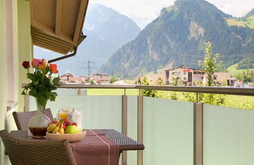 Ramsau im Zillertal Apartment | Cozy Apart Heim with Balcony Near Ski & Hiking Access