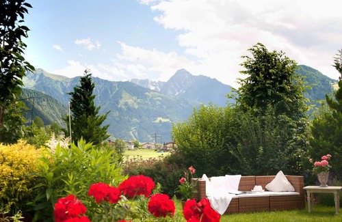 Ramsau im Zillertal Apartment | Cozy Apart Heim with Balcony Near Ski & Hiking Access