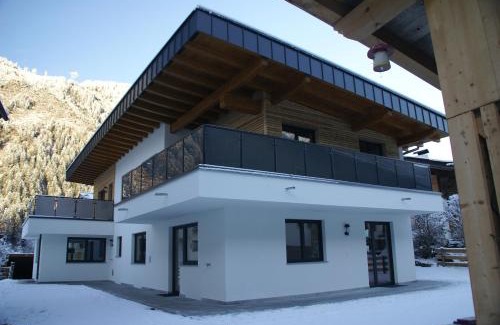 Mayrhofen Apartment | Oceanfront Apart Herzblut: Eco-Friendly Family Retreat