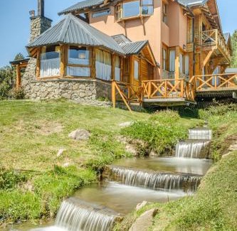 San Carlos de Bariloche Apartment | Cozy Apart Hotel Del Arroyo: Pet-Friendly with Pool Access