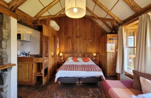 San Carlos de Bariloche Apartment | Cozy Apart Hotel Del Arroyo: Pet-Friendly with Pool Access