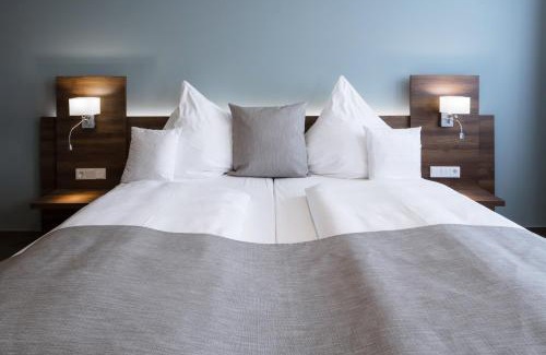 Bayreuth Apartment | Elegant FirstBoarding Apart-Hotel with Oceanfront Views