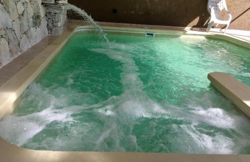 Villa Carlos Paz Apartment | Comfort at Apart-Hotel Gibert's House with Pool & Hot Tub