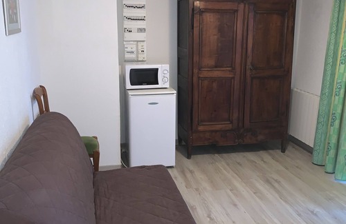 Corbes Hotel | Inviting Stay at Apart'Hotel Les 4 Sources with Pool & Breakfast