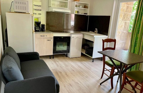 Corbes Hotel | Inviting Stay at Apart'Hotel Les 4 Sources with Pool & Breakfast
