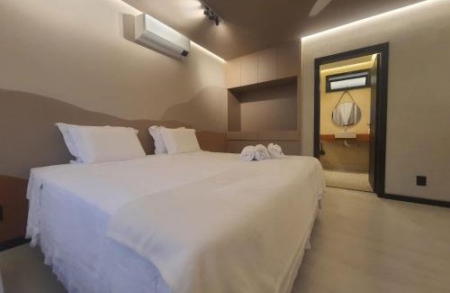 Piumhi Apartment | Guest Rated 10/10: Theotókos Flats with Family-Friendly Perks