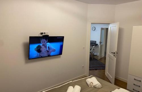 Kvartal Noviya Grad Apartment | Child-Friendly Stay at Apart House EMA 2 - Rated 10/10