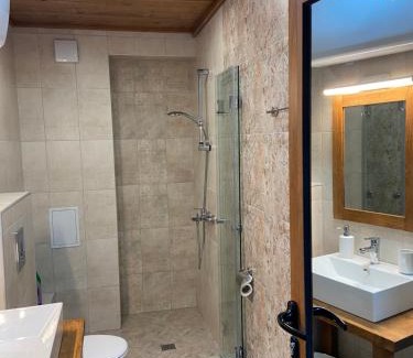 Kvartal Noviya Grad Apartment | Child-Friendly Stay at Apart House EMA 2 - Rated 10/10
