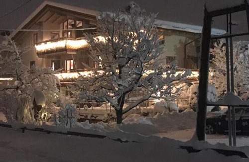 Zell am Ziller Apartment | Beachfront Apart Huditz: Family-Friendly with Ocean Views
