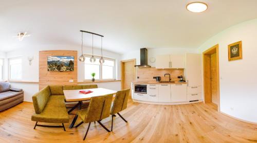 Tux Apartment | Top-Rated Apart Jasmin: Family-Friendly & Accessible Amenities