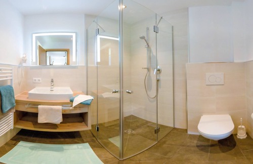 Vorderlanersbach Apartment | Modern Apartment Jasmin in a Serene Location with Kitchen