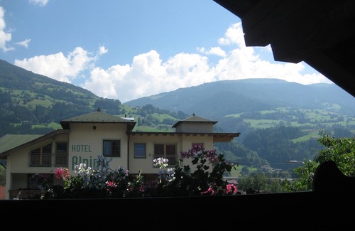 Ried im Zillertal Apartment | Cozy APART - KOPP: Family-Friendly Stay Near HOCHZILLERTAL