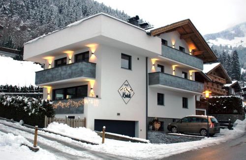 Hoarberg Apartment | Exceptional Stay at Apart Kreidl: Pet Friendly & Breakfast Included