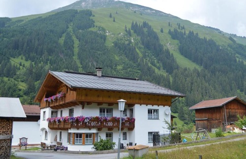 Grießau Apartment | Family-Friendly Stay at Apart Lorenz - Rated 9.2/10
