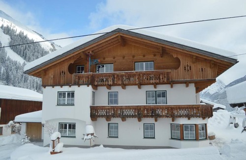 Grießau Apartment | Family-Friendly Stay at Apart Lorenz - Rated 9.2/10